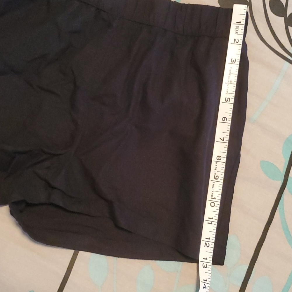 Shorts - Picture 2 of 7